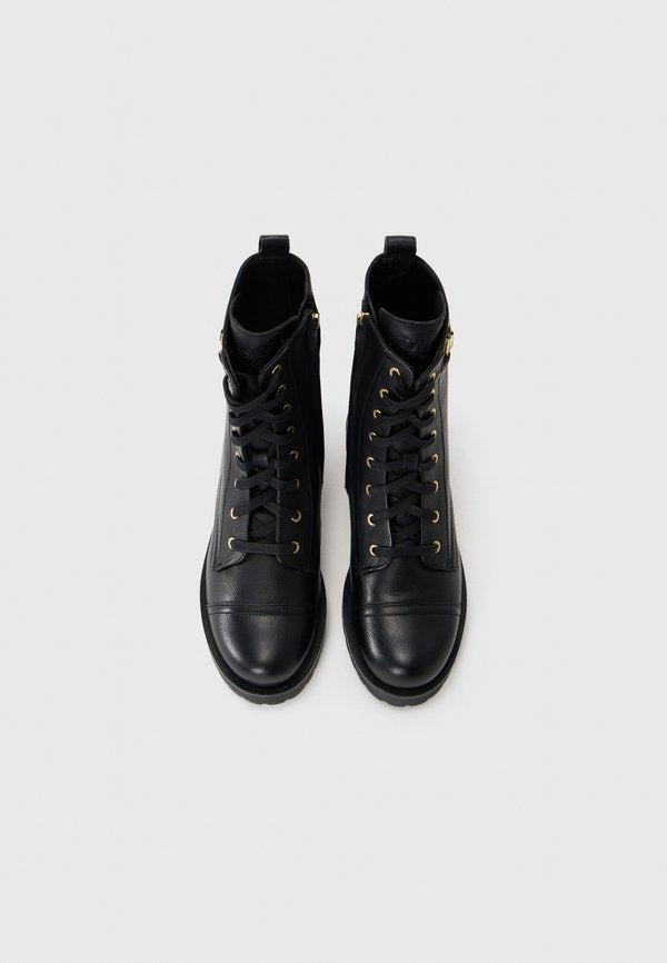TWINSET