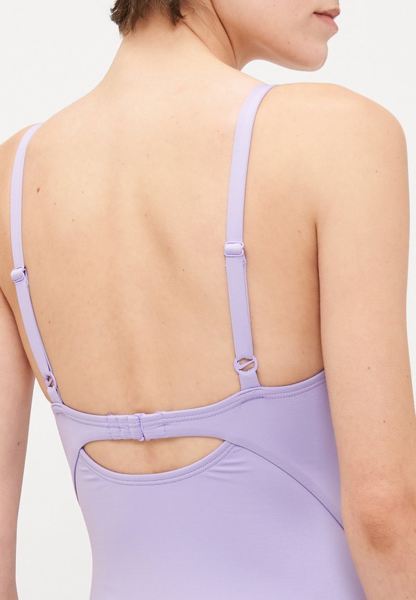 Nike Swim ESSENTIAL V NECK ONE PIECE