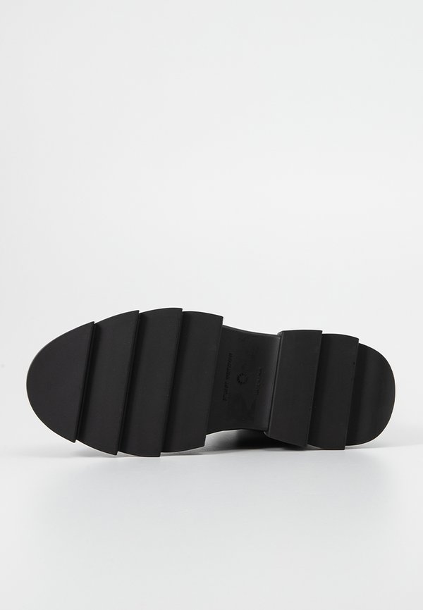 Stuart Weitzman NOHO