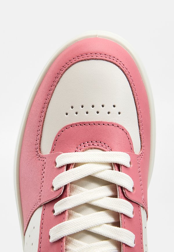 ECCO STREET 720