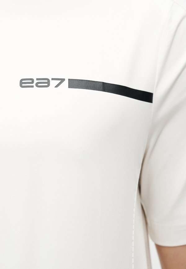 EA7 Emporio Armani TRAIN LOGO SERIES TEE