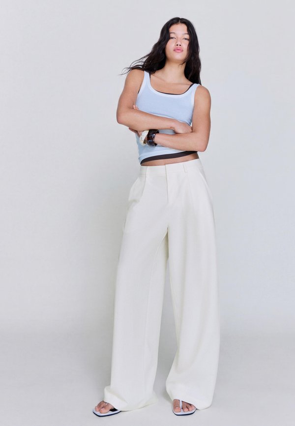 Bershka Trousers - beige