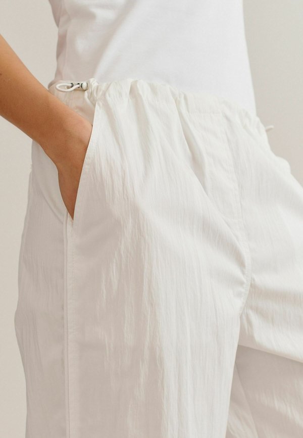 Next WAIST PARACHUTE