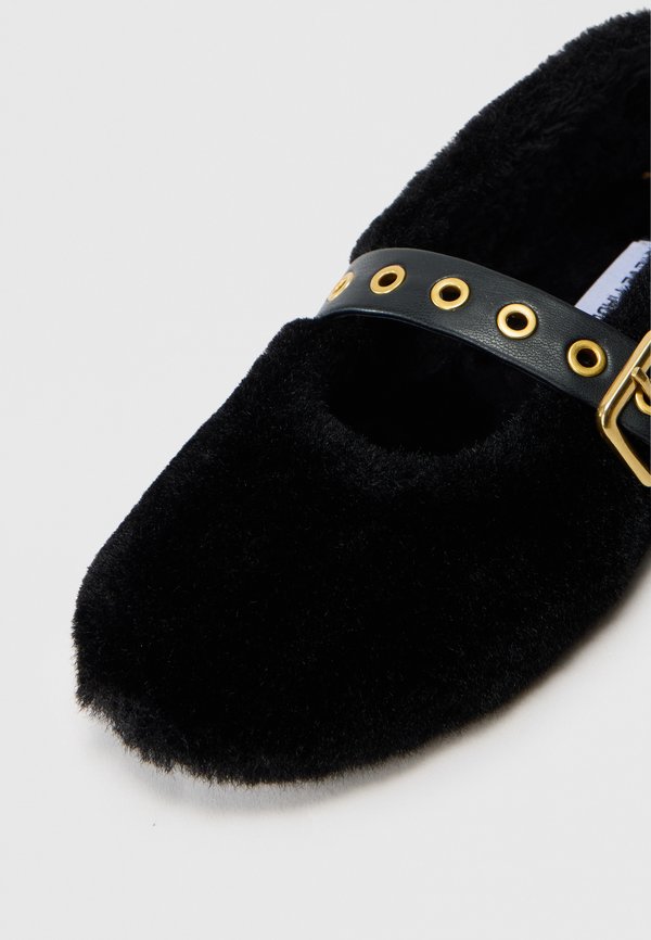 Steve Madden TOASTY