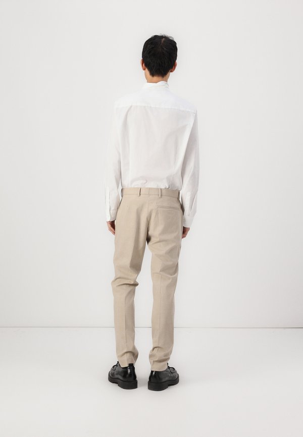 Isaac Dewhirst NOTCH SUIT SLIM