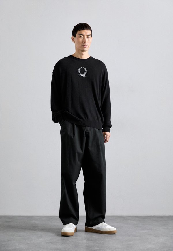 MOSCHINO LAUREL CROWN LOGO