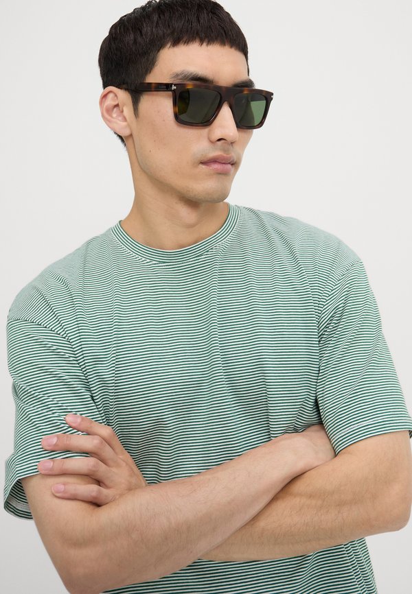 Essential Collective STRIPED