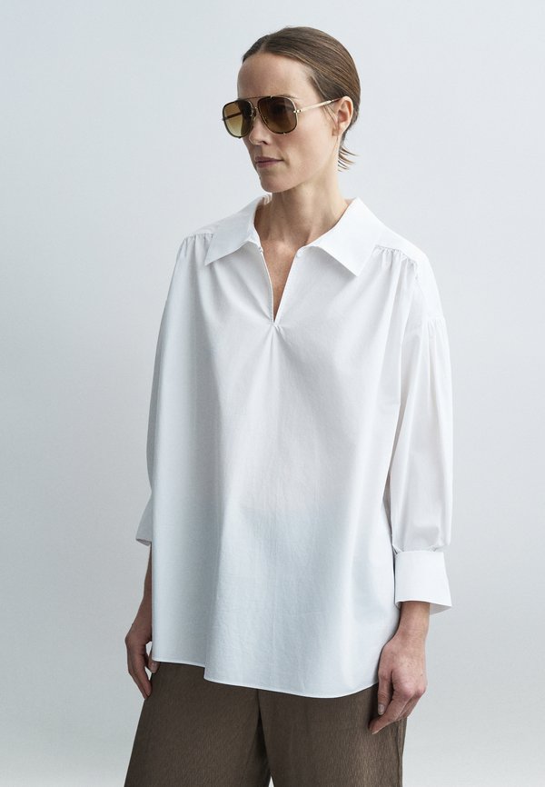 By Malene Birger LEONORA