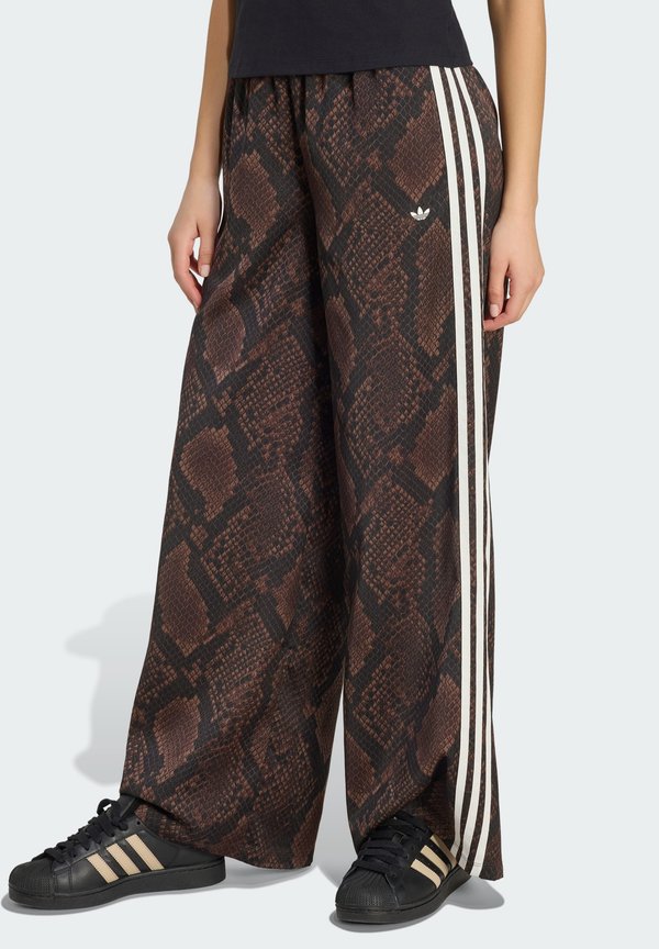 adidas Originals SATIN SNAKE PRINT WIDE LEG TRACK - Tracksuit bottoms - earth strata aurora coffee