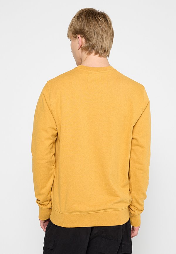 REVOLUTION REGULAR FIT