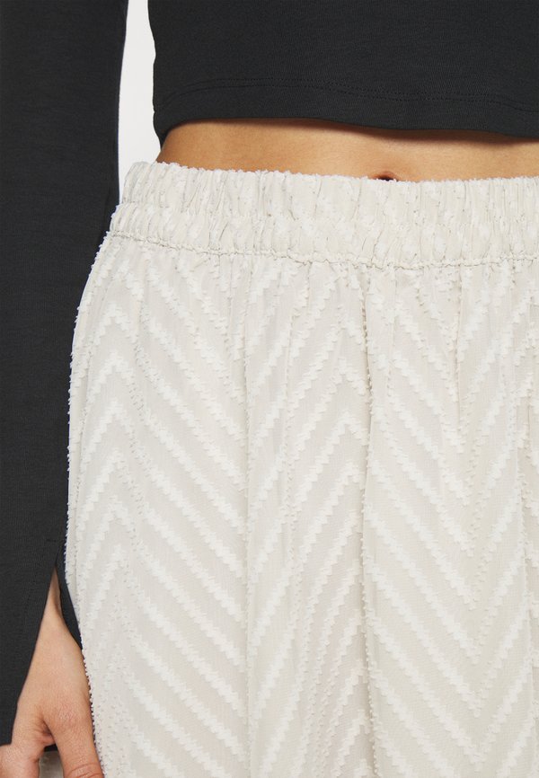ONLY Petite ONLKLARA ZIGZAG MINI SKIRT