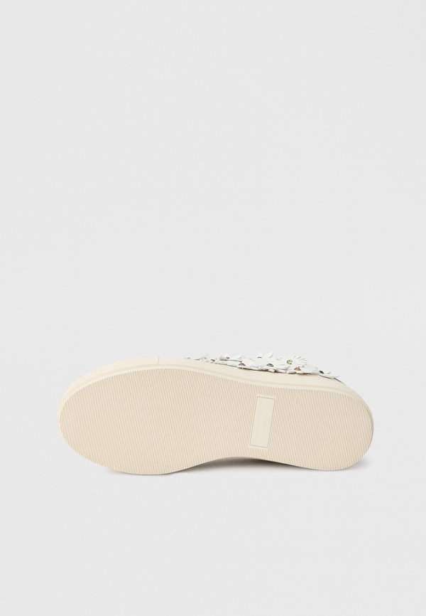 Kurt Geiger London LANEY FLOWER