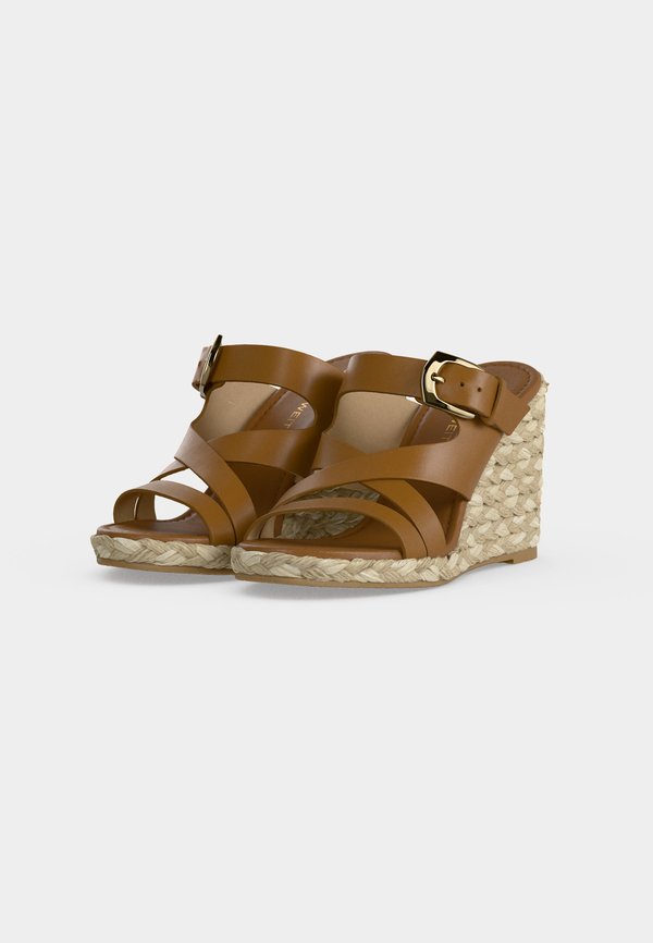 Stuart Weitzman SAI WEDGE