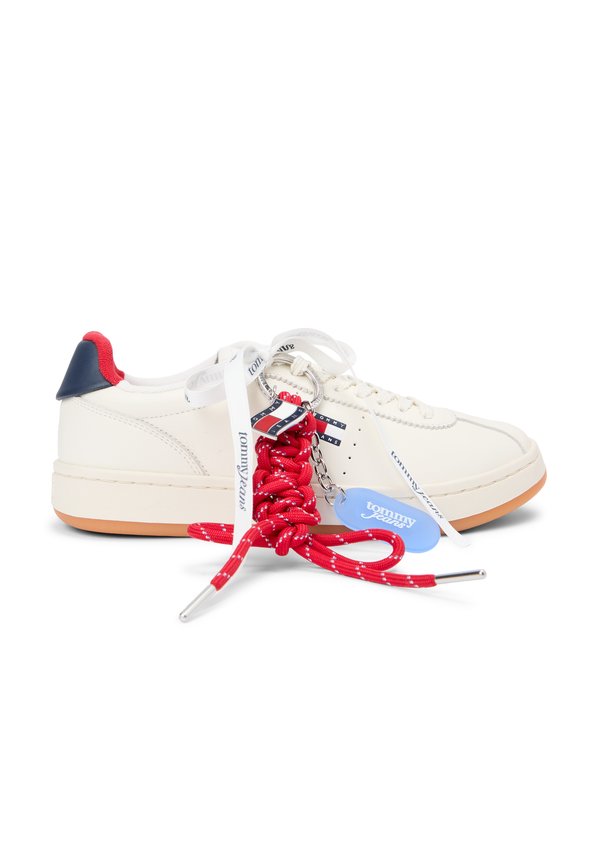 Tommy Jeans LEATHER ARCHIVE COURT TRAINERS WITH CHARMS