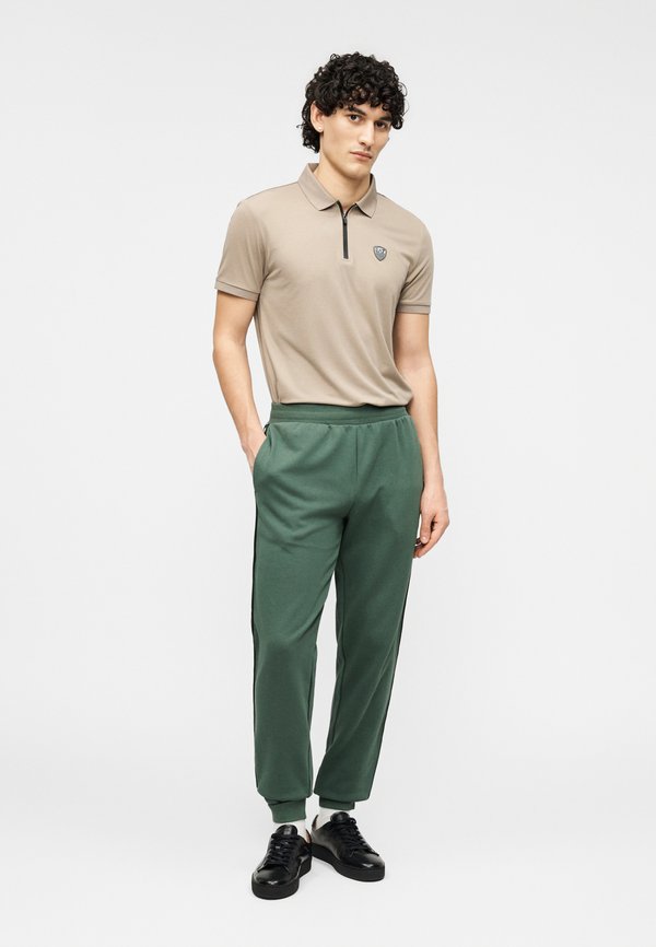 EA7 Emporio Armani TRAIN LOGO SERIES