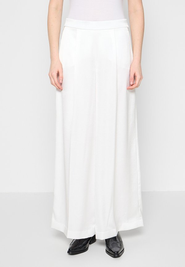 RIANI WIDE FIT