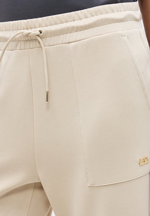 EA7 Emporio Armani TRAIN CORE LADY RELAX
