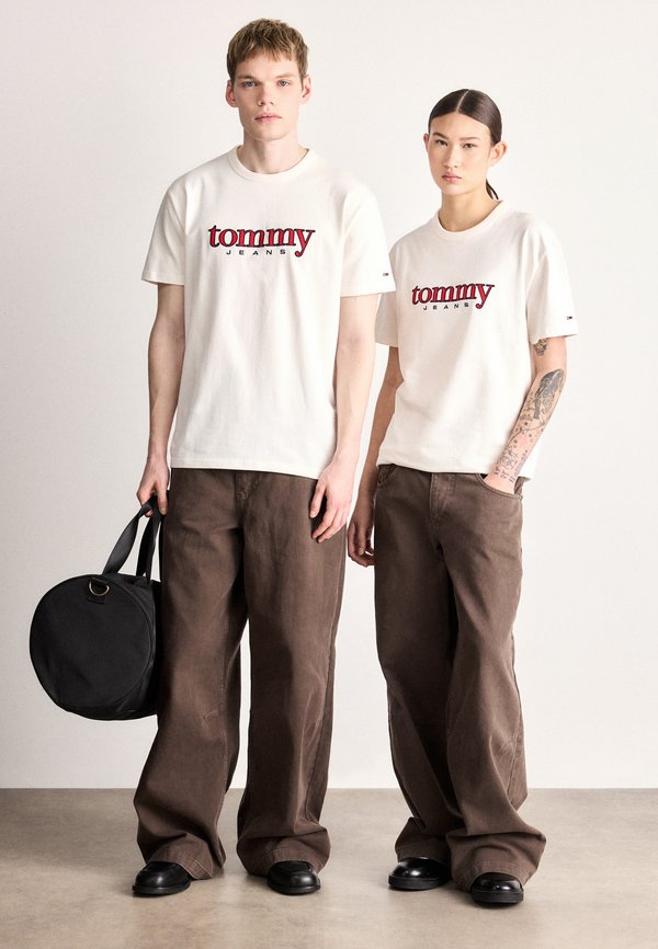 Tommy Jeans LOGO APPLIQUÉ JERSEY T-SHIRT