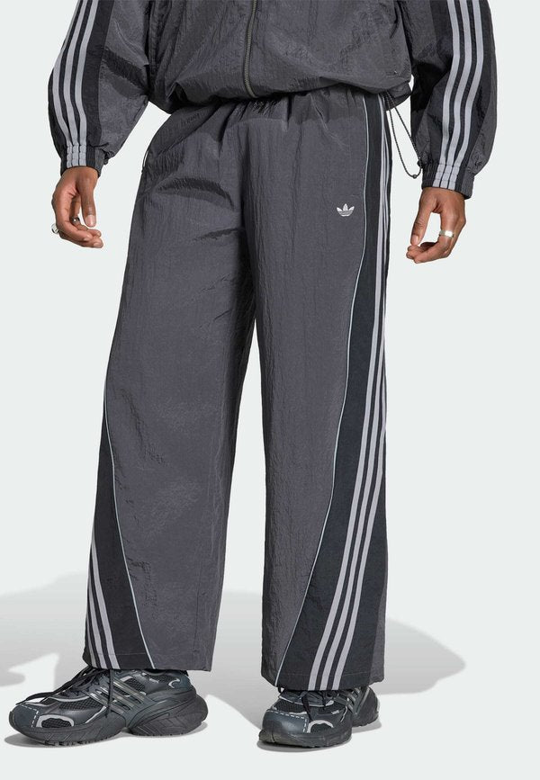 adidas Originals TRACK - Tracksuit bottoms - black