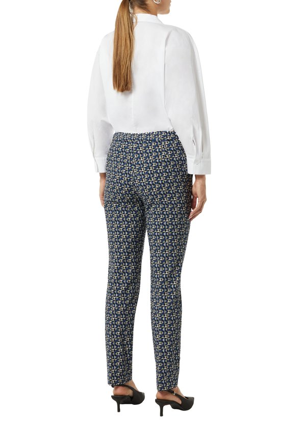 comma SLIM FIT
