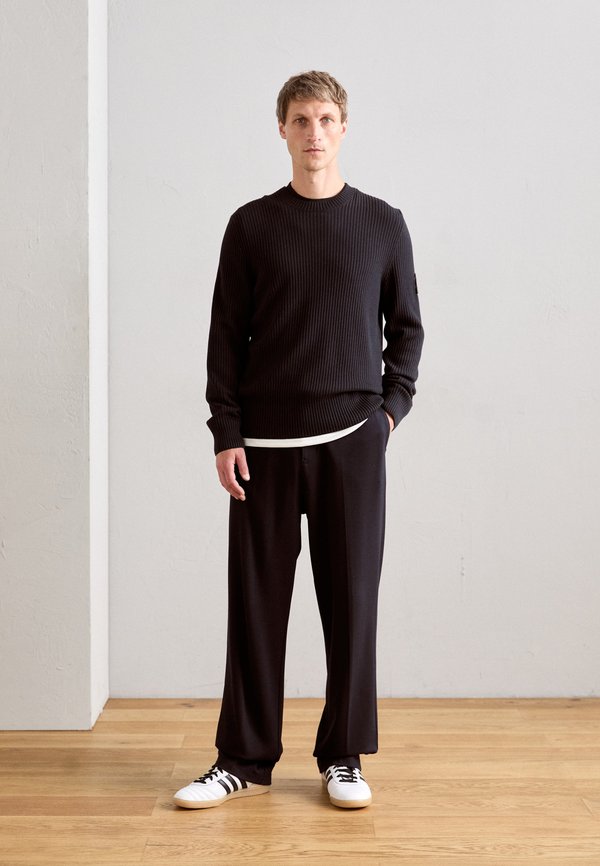 Marc O'Polo MARC O’POLO X DFB TRAVEL COLLECTION CREWNECK