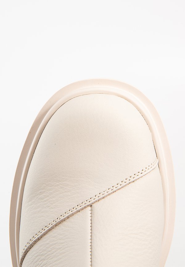 TOMS ROWAN