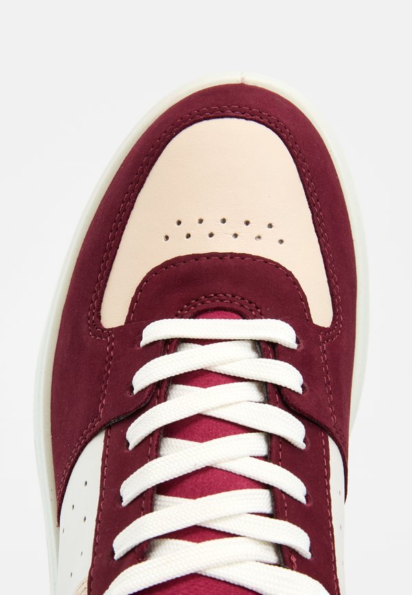 ECCO STREET 720