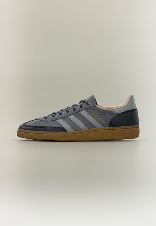 adidas Originals HANDBALL SPEZIAL UNISEX - Trainers - onix/halo silver/gum