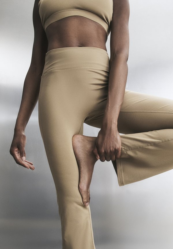 Casall SOFT TOUCH FLARED PANTS
