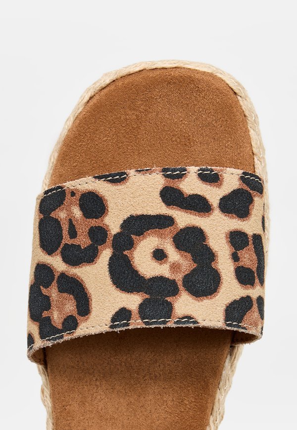 TOMS ABBY