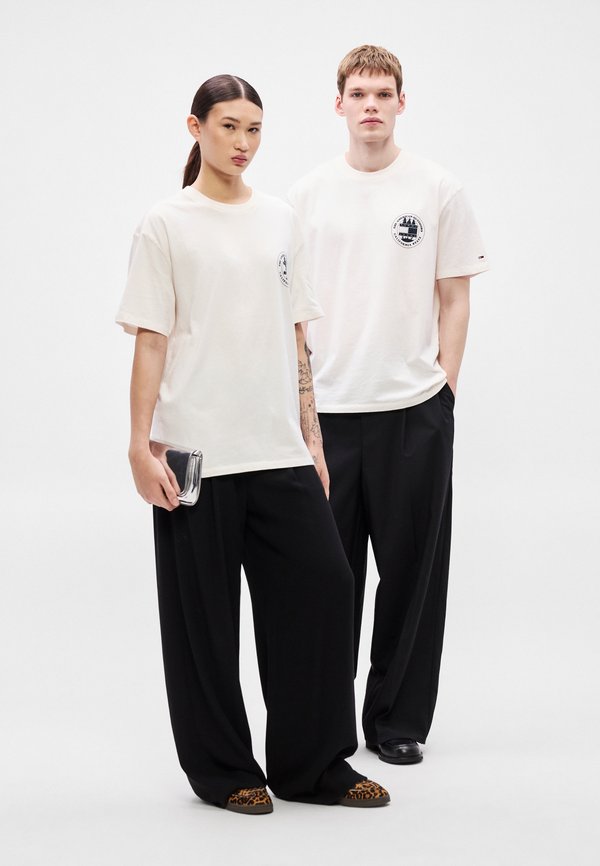 Tommy Jeans BACK SLOGAN TEXTURED RELAXED T-SHIRT