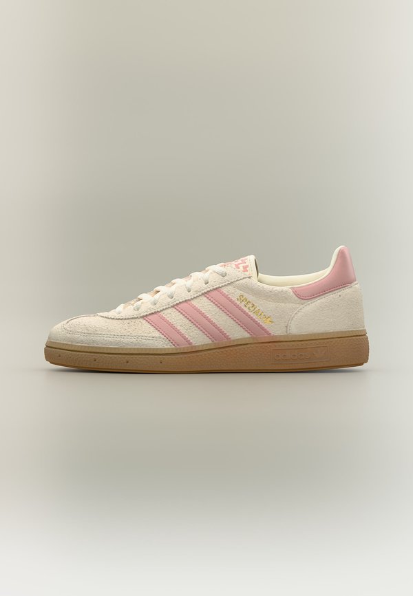 adidas Originals HANDBALL SPEZIAL - Trainers - off white/wonder mauve/gold metallic