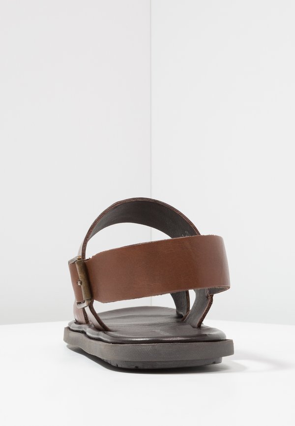 Pier One by Zalando