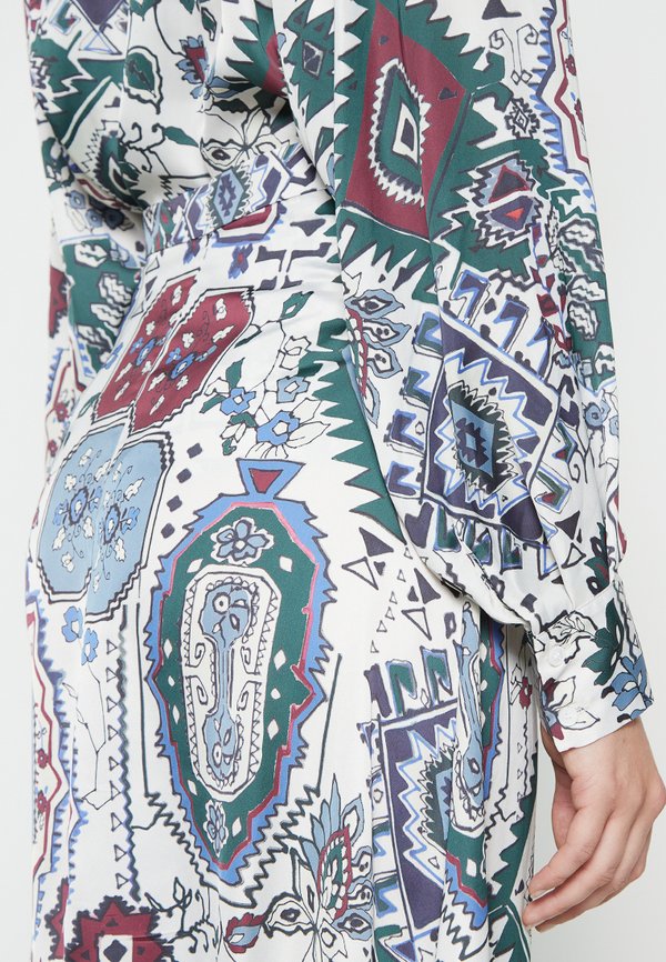 Claudie Pierlot SAPINOBIS