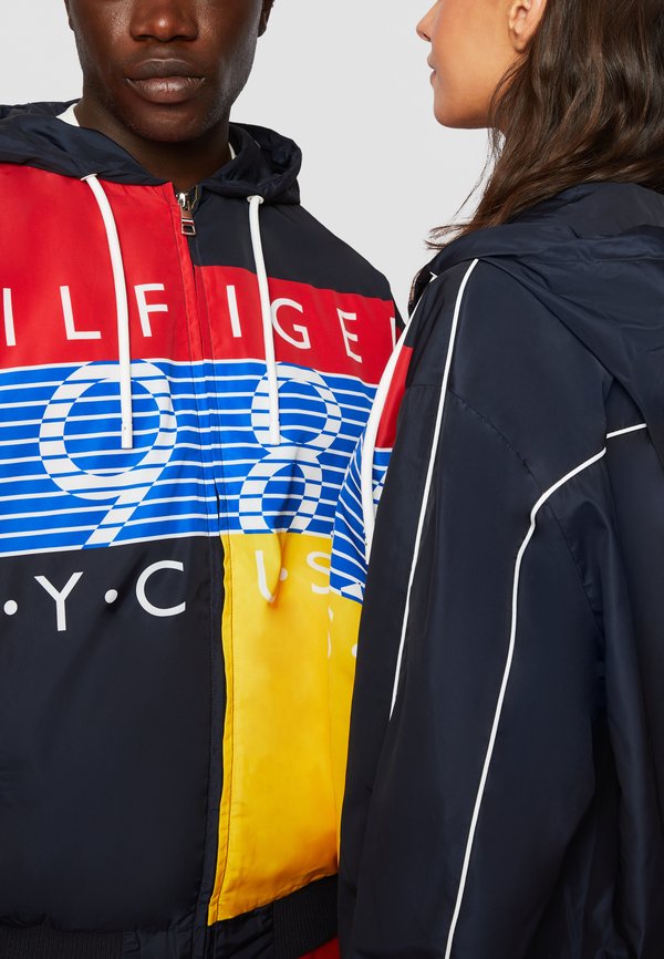 Tommy Hilfiger EXCLUSIVE UNISEX HILFIGER TEAM COACH