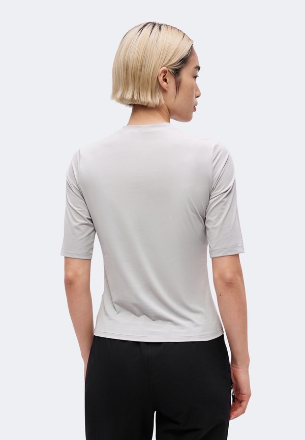 Peak Performance REPEL TEE