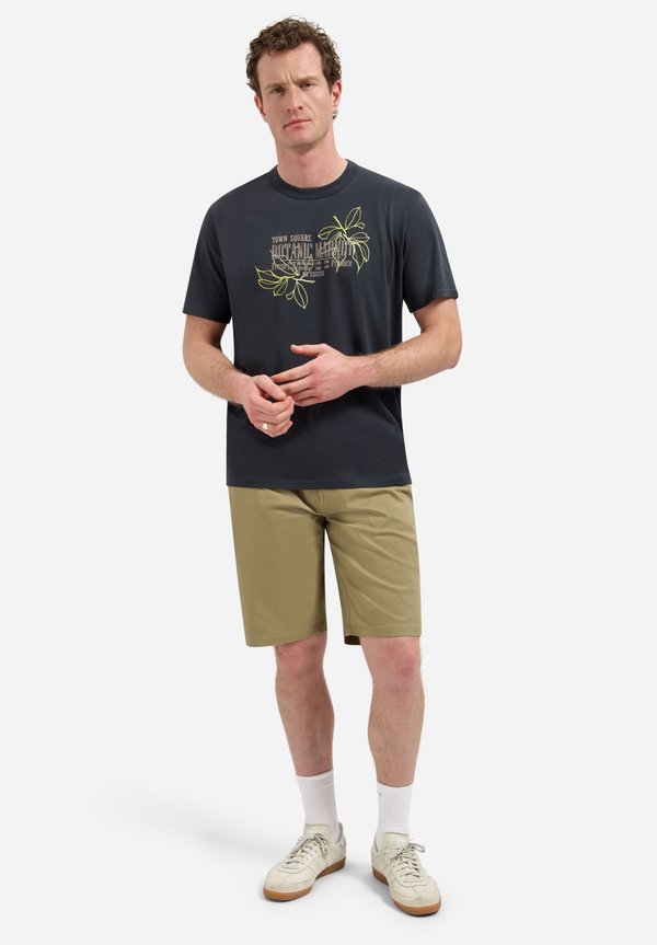 NO EXCESS ARTWORK WITH ROUND NECK