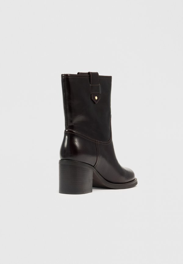 TWINSET