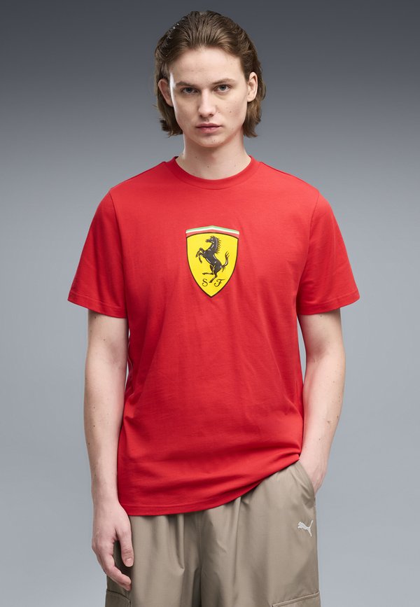 Puma SCUDERIA FERRARI COLOURED SHIELD T-SHIRT - Print T-shirt - rosso corsa