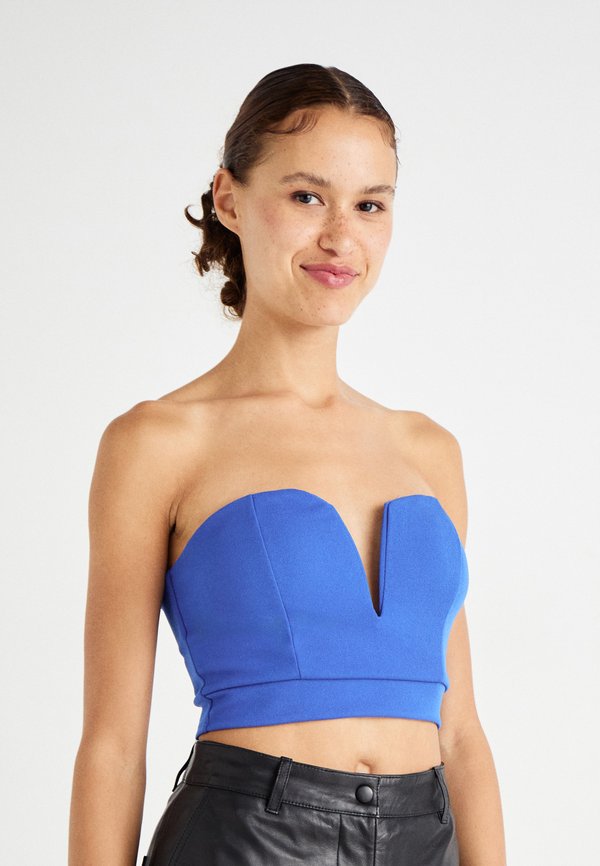 WAL G. JOLIE HEART NECK CROP