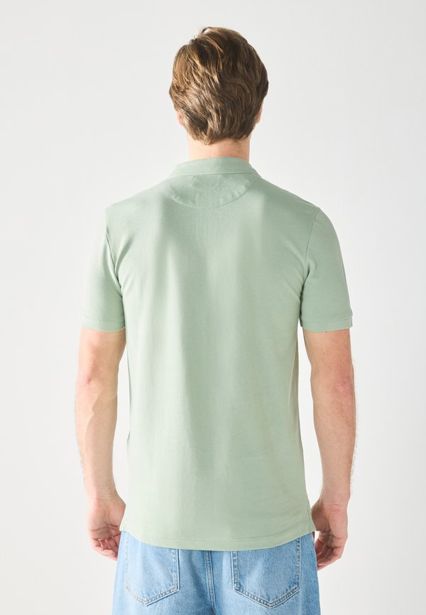 Pier One by Zalando