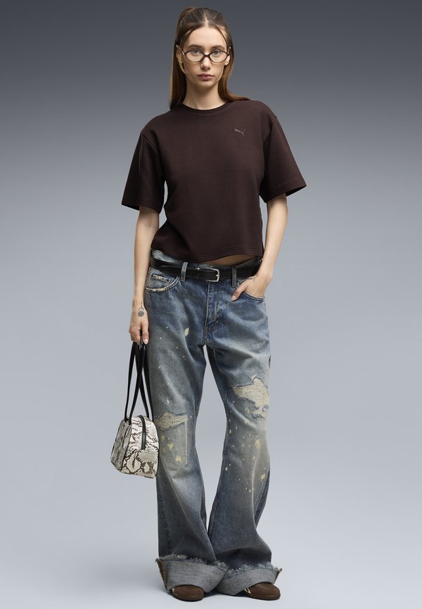 Puma ESSENTIALS ELEVATED RELAXED T-SHIRT - Basic T-shirt - chocolate fondue