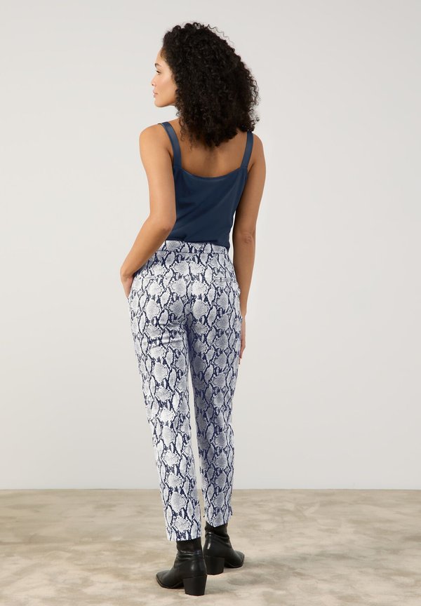 Gerry Weber  MIT SCHLANGENDESSIN