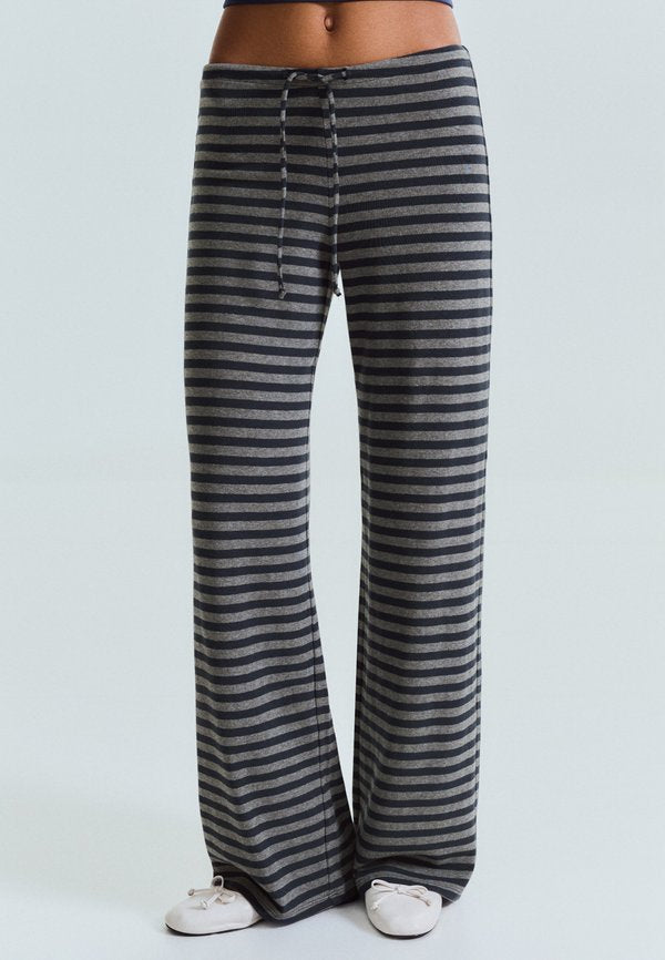 Bershka STRAIGHT-LEG STRIPED PRINTED - TROUSERS - Tracksuit bottoms - dark grey