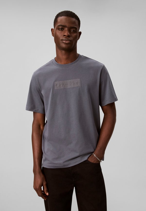 Calvin Klein UNISEX - Print T-shirt - turbulence