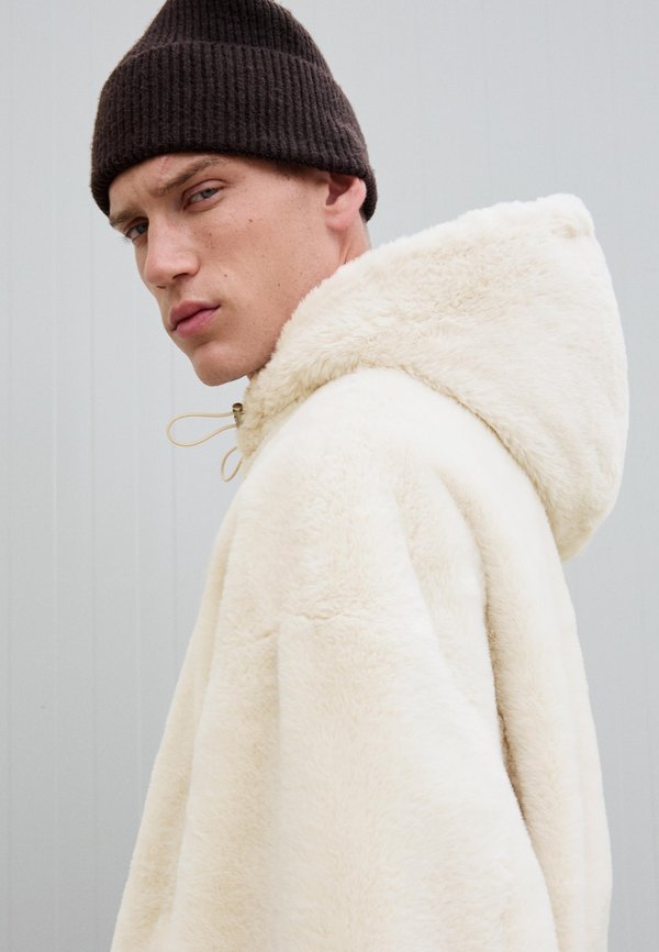 Bershka Winter jacket - beige