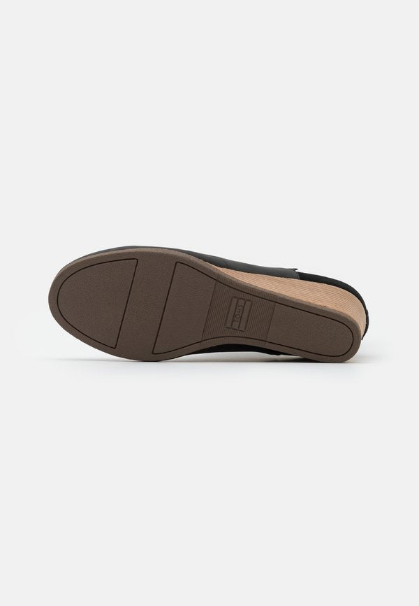 TOMS KELSEY