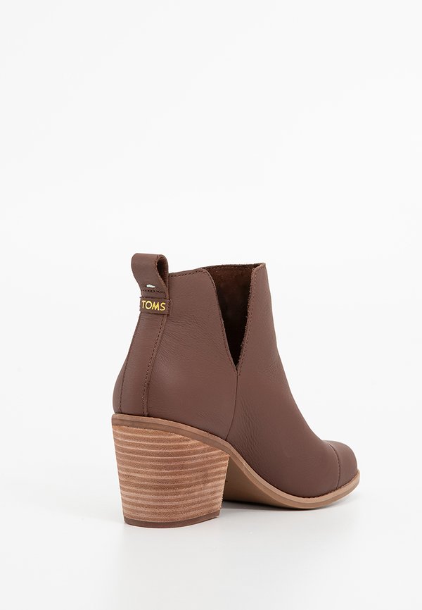 TOMS EVERLY CUTOUT
