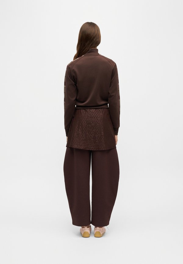 Puma OVERLAY BARREL SKOUSERS - Trousers - chocolate fondue