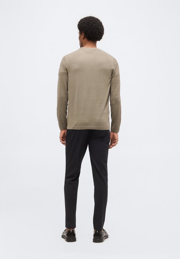 Marc O'Polo MOP X DFB TRAVEL COLLECTION CREW NECK WITH RELAXED SHOULDERS